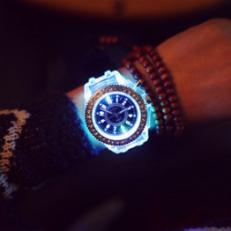 Cool Flash Light Jelly Diamond Men Quartz Watch with Silicone Strap